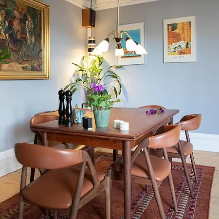 Beautiful And Classic Apartament